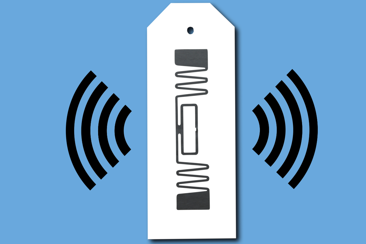 Icono simple sobre un fondo azul que representa un tag RFID con ondas de radio emitiendo desde él, simbolizando la tecnología de identificación y seguimiento inalámbrico.